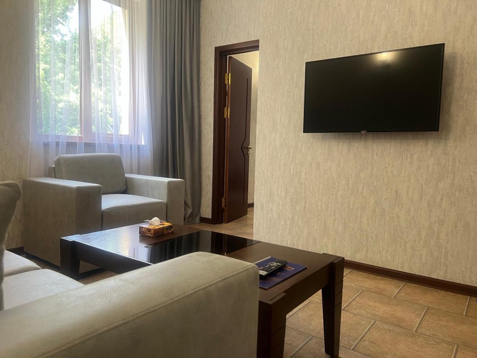 Park Avenue Hotel Jerevan Eksteriør billede