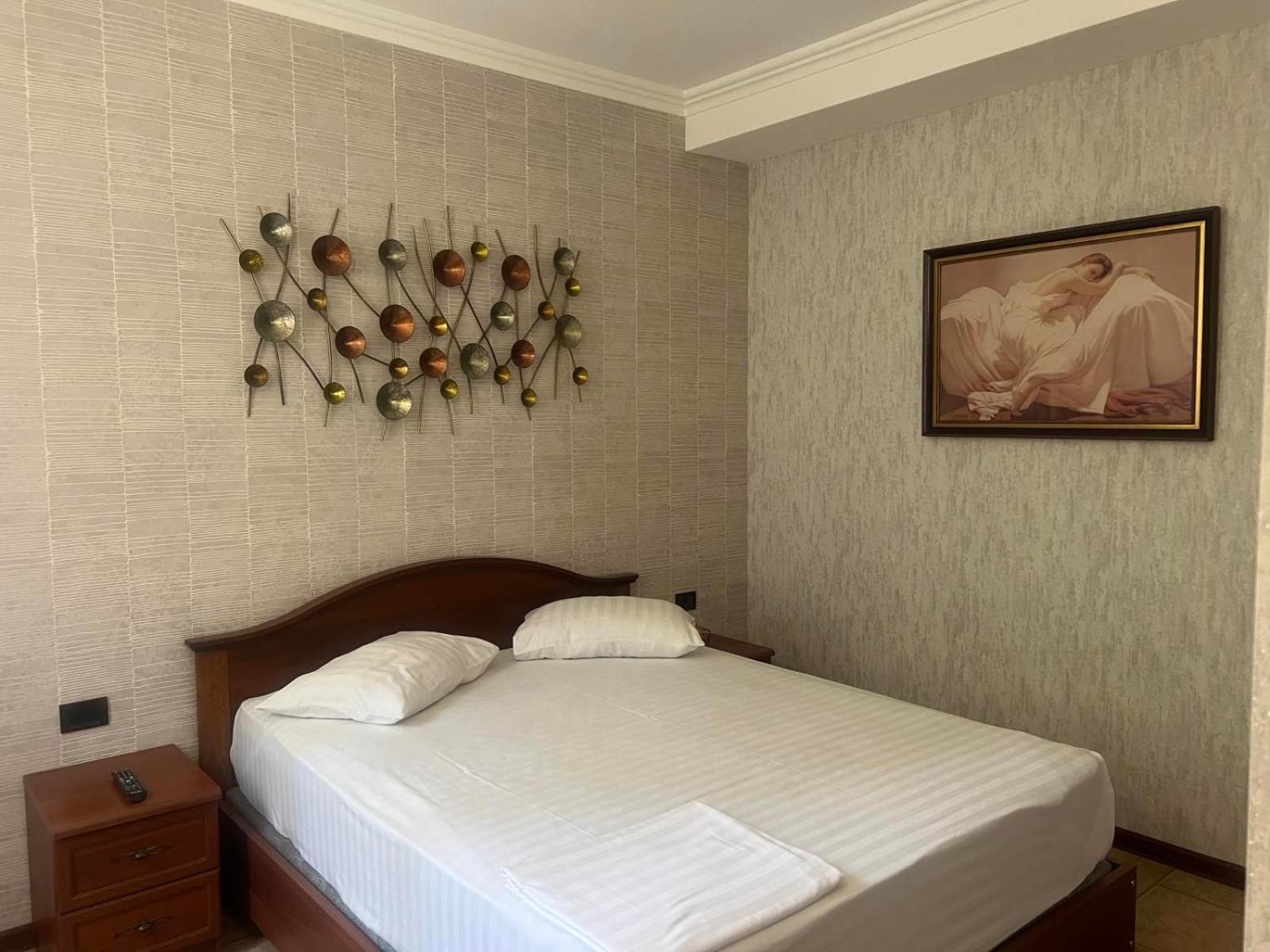Park Avenue Hotel Jerevan Eksteriør billede