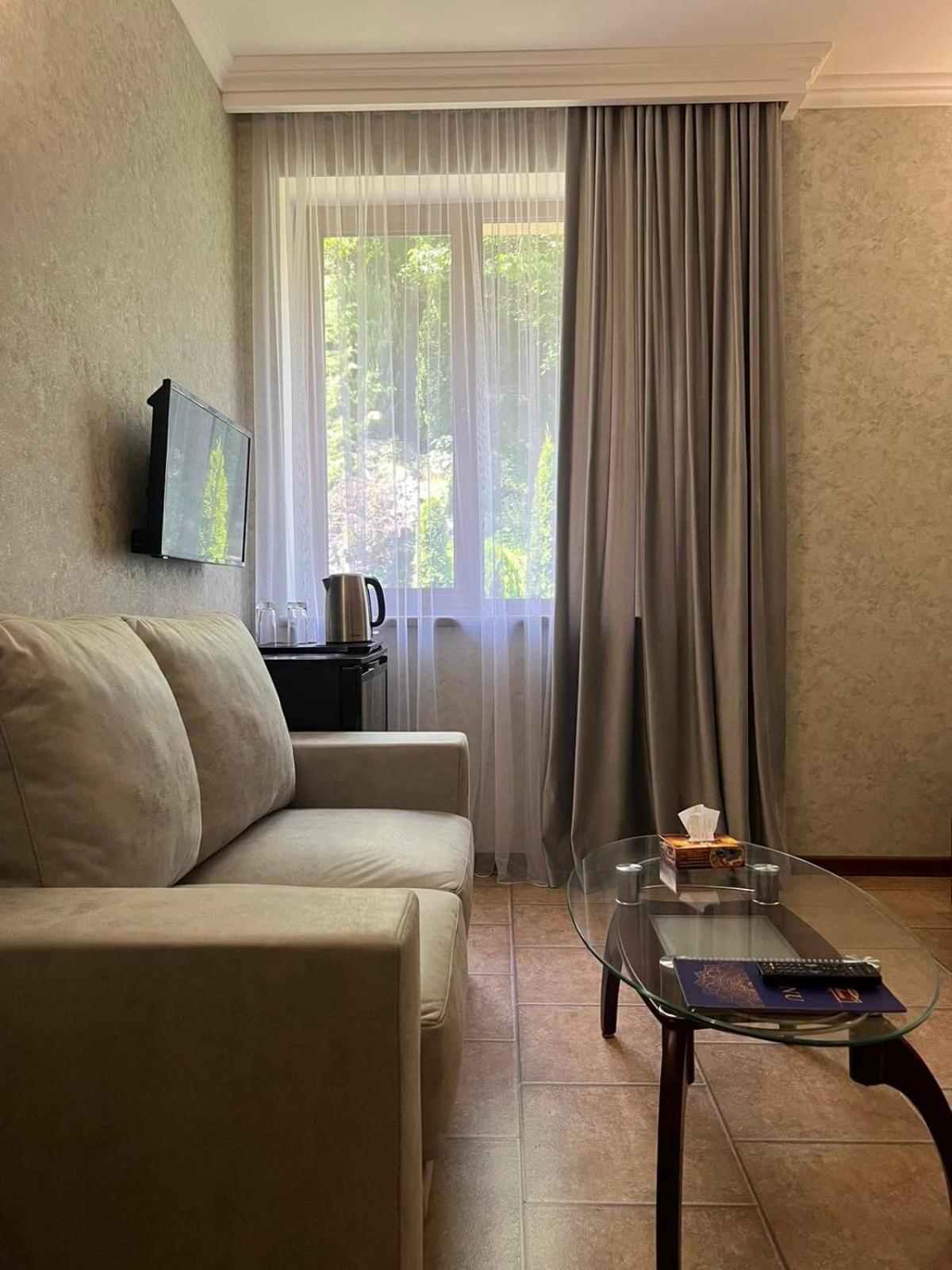 Park Avenue Hotel Jerevan Eksteriør billede