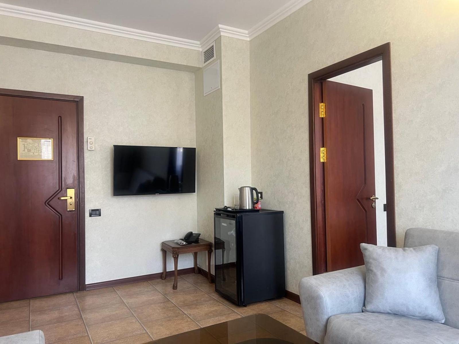 Park Avenue Hotel Jerevan Eksteriør billede