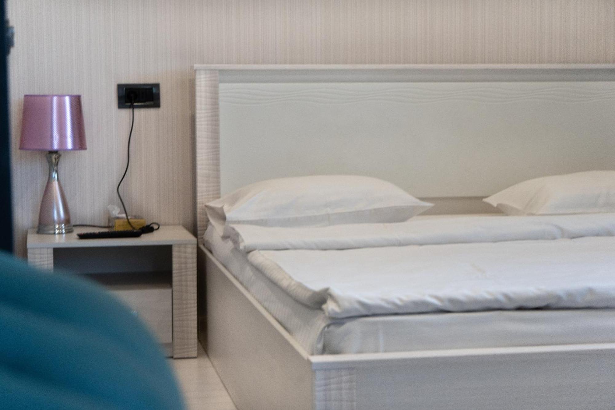Park Avenue Hotel Jerevan Eksteriør billede