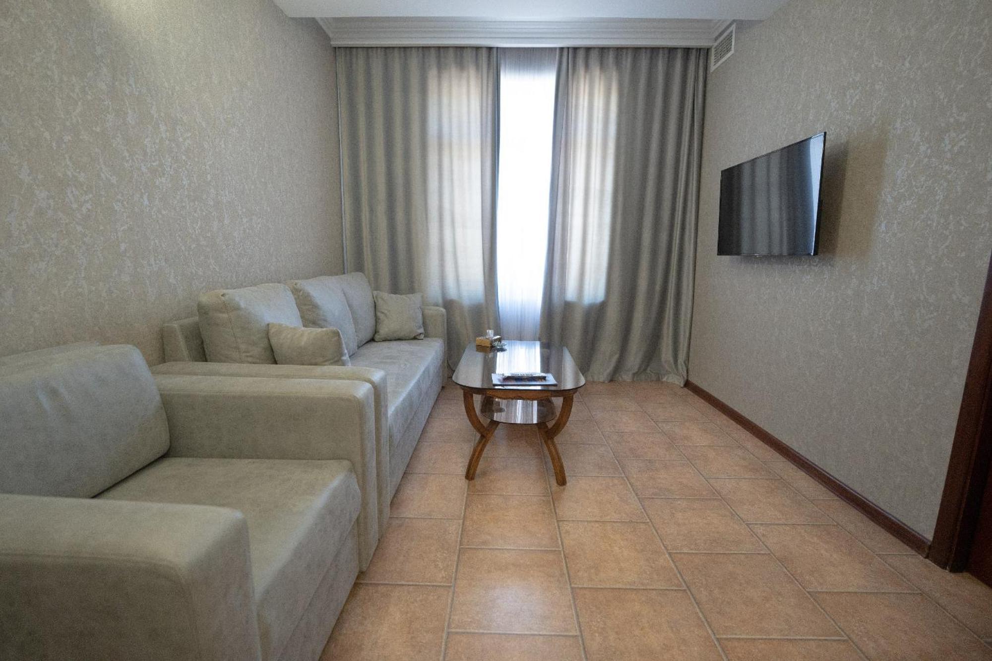 Park Avenue Hotel Jerevan Eksteriør billede