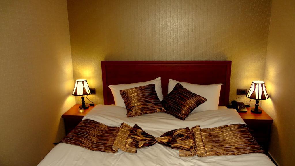 Park Avenue Hotel Jerevan Værelse billede