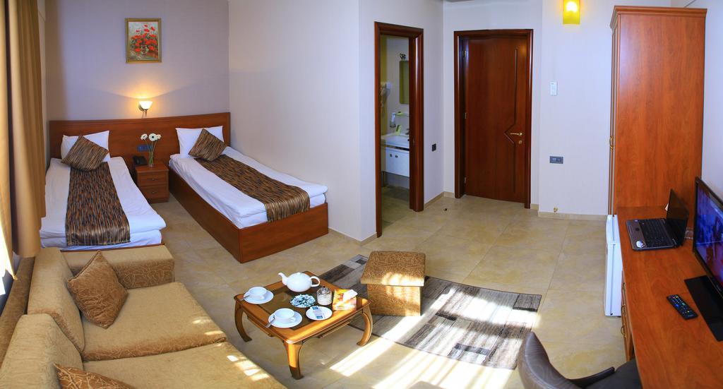 Park Avenue Hotel Jerevan Eksteriør billede