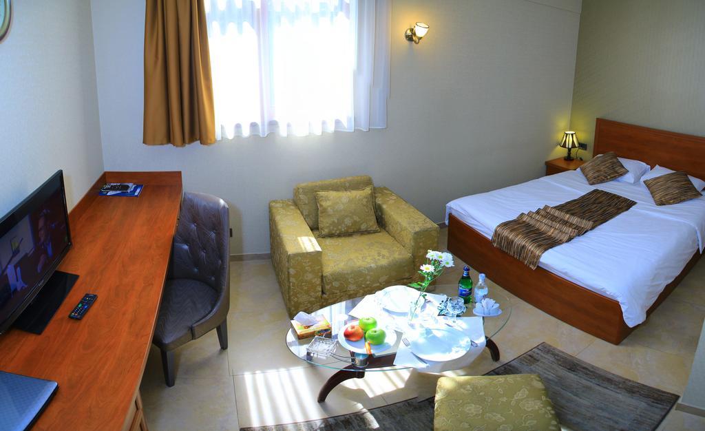 Park Avenue Hotel Jerevan Eksteriør billede