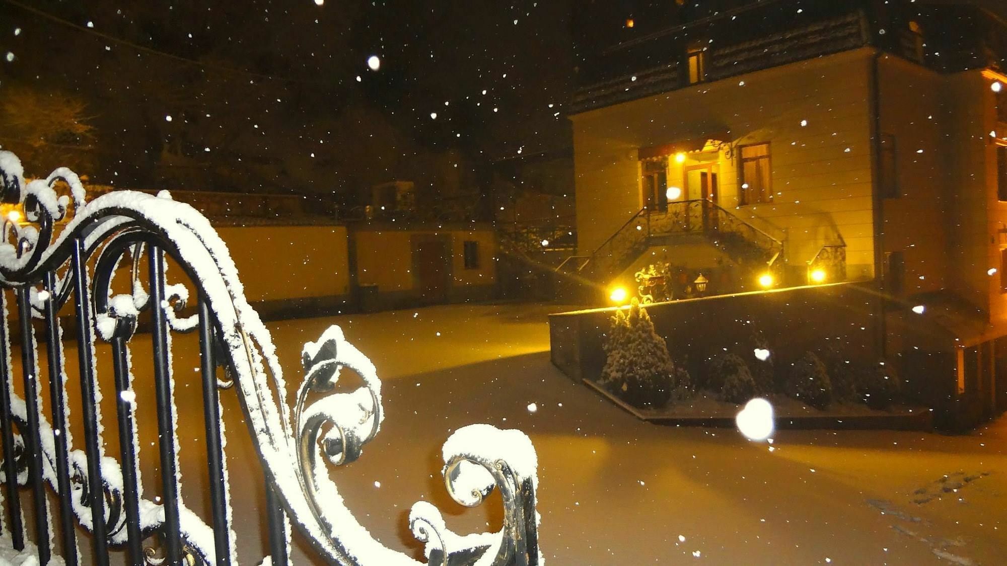 Park Avenue Hotel Jerevan Eksteriør billede